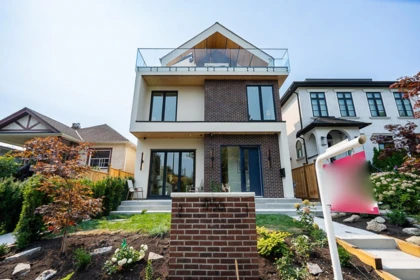 Family Room Photo of 1 456 E 38th Avenue, Vancouver, BC