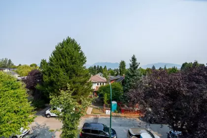 Hot Tub / Spa Photo of 1 456 E 38th Avenue, Vancouver, BC