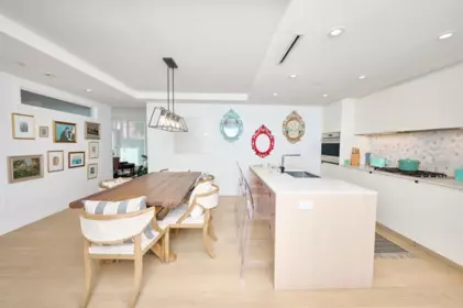 Kitchen Photo of 305 1365 Davie Street, Vancouver, BC