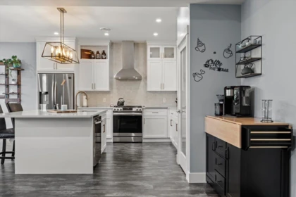 Kitchen Photo of 45977 Lake Drive, Chilliwack, BC