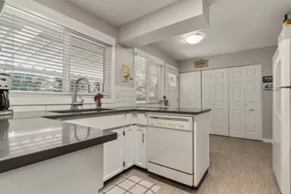Breakfast Nook Photo of 34313 George Ferguson Way, Abbotsford, BC