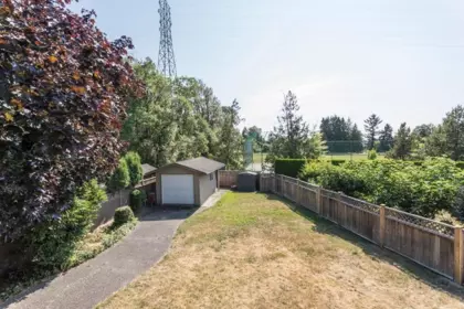 Front Yard Photo of 102 Viscount Place, New Westminster, BC