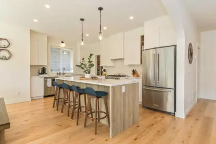 Kitchen Island Photo of 27726 Roundhouse Drive, Abbotsford, BC
