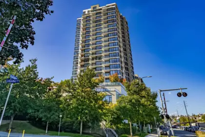 Hallway Photo of 1508 1 Renaissance Square, New Westminster, BC