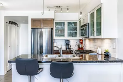 Kitchen Island Photo of 1508 1 Renaissance Square, New Westminster, BC