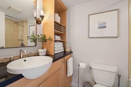 Guest Bathroom Photo of 708 22 E Cordova Street, Vancouver, BC