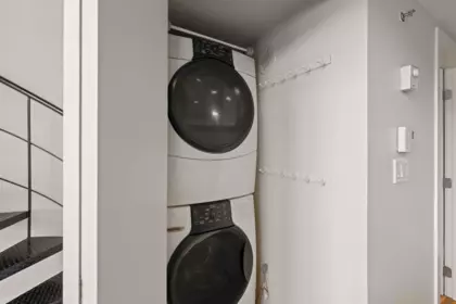 Mudroom Photo of 708 22 E Cordova Street, Vancouver, BC