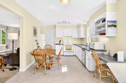 Breakfast Nook Photo of 28684 98 Avenue, Maple Ridge, BC