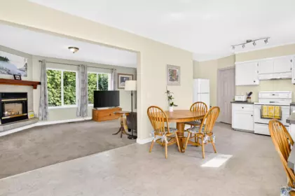 Kitchen Island Photo of 28684 98 Avenue, Maple Ridge, BC
