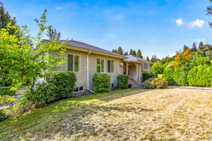 Living Room Photo of 28684 98 Avenue, Maple Ridge, BC