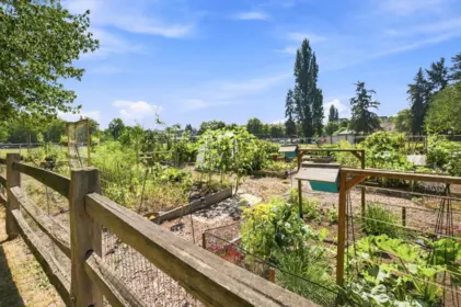 Garden / Landscaping Photo of 204 20125 55a Avenue, Langley, BC