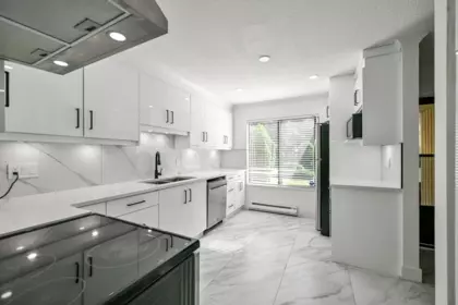 Dining Area Photo of 2 2998 Mouat Drive, Abbotsford, BC
