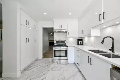 Kitchen Photo of 2 2998 Mouat Drive, Abbotsford, BC