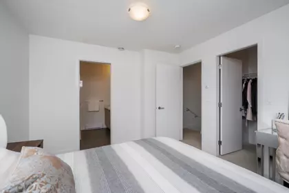 Mudroom Photo of 2004 18505 Laurensen Place, Surrey, BC