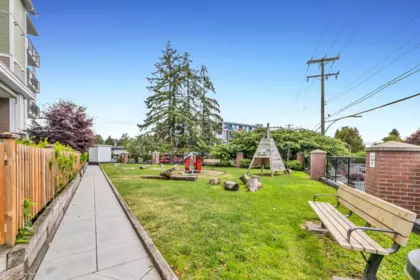 Front Yard Photo of 317 20696 Eastleigh Crescent, Langley, BC
