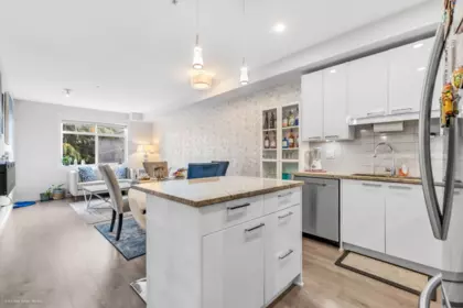 Kitchen Photo of 317 20696 Eastleigh Crescent, Langley, BC