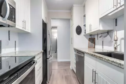 303 2004 Fullerton Avenue, North Vancouver, BC, North Vancouver — Apartment/Condo for sale
