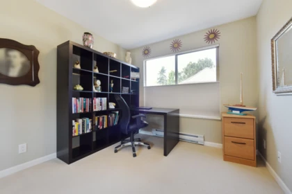 Basement Recreation Room Photo of 15415 Russell Avenue, White Rock, BC