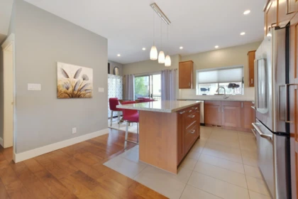 Dining Area Photo of 15415 Russell Avenue, White Rock, BC