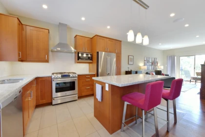 Kitchen Photo of 15415 Russell Avenue, White Rock, BC