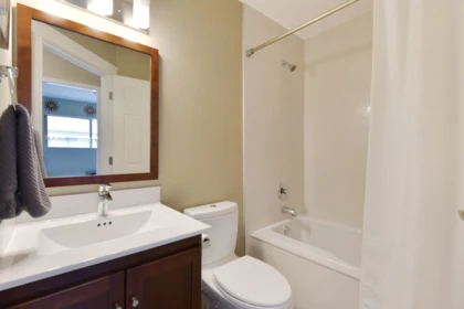 Laundry Room Photo of 15415 Russell Avenue, White Rock, BC