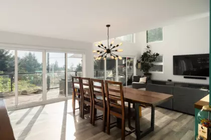 Breakfast Nook Photo of 955 Windjammer Road, Bowen Island, BC