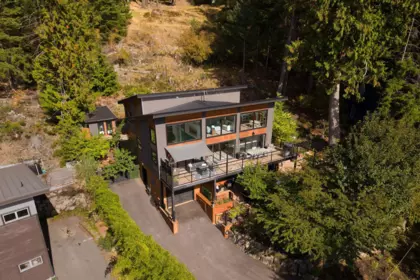 Community Amenities Photo (Clubhouse) of 955 Windjammer Road, Bowen Island, BC