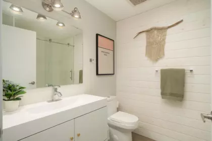 Mudroom Photo of 955 Windjammer Road, Bowen Island, BC
