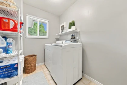 Hallway Photo of 24100 102 Avenue, Maple Ridge, BC