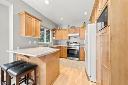 Kitchen Island Photo of 24100 102 Avenue, Maple Ridge, BC