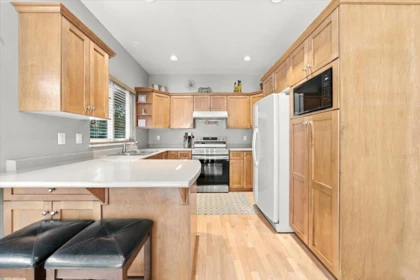 Kitchen Photo of 24100 102 Avenue, Maple Ridge, BC