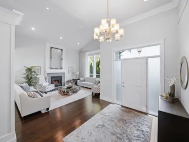 355 E 15th Street, North Vancouver, BC, North vancouver — Single Family Residence for sale