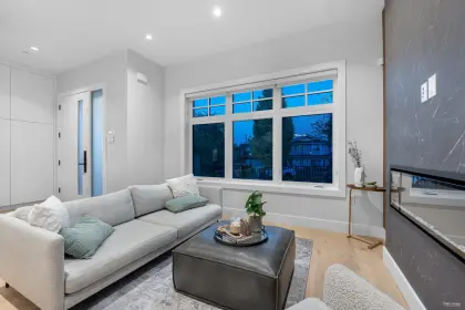 1 737 W 68th Avenue, Vancouver, BC, Vancouver — Half Duplex for sale