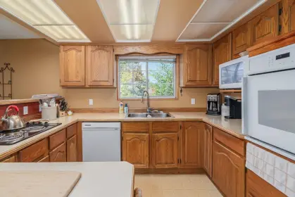 12024 190 Street, Pitt Meadows, BC, Pitt meadows — Single Family Residence for sale
