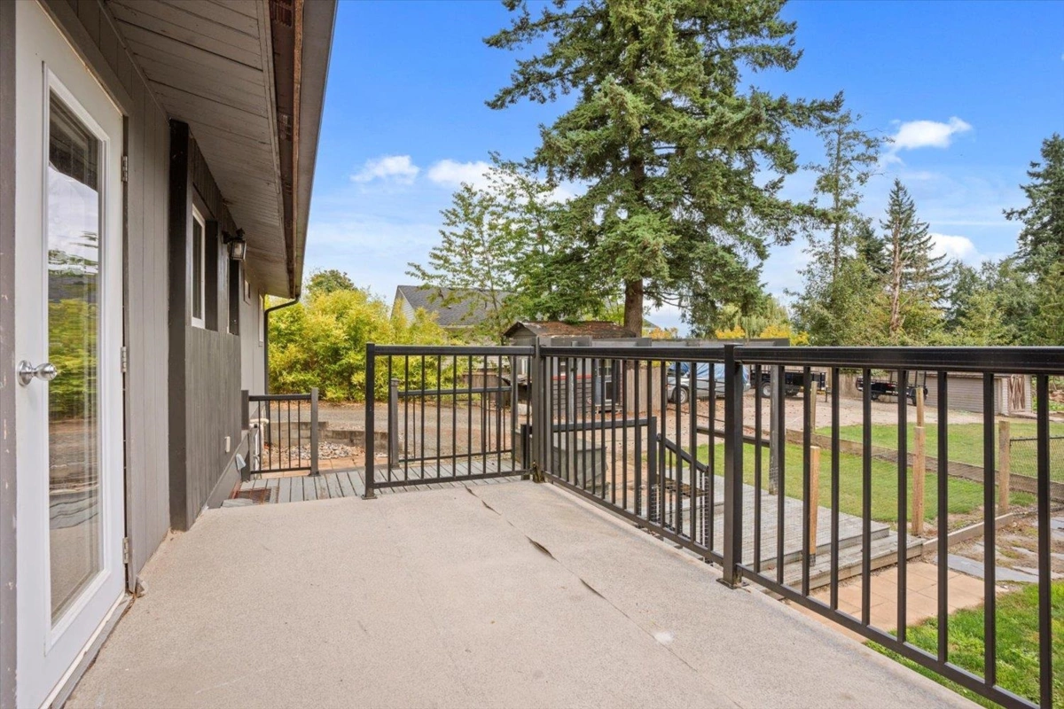 Hallway Photo of 29554 Duncan Avenue, Abbotsford, BC