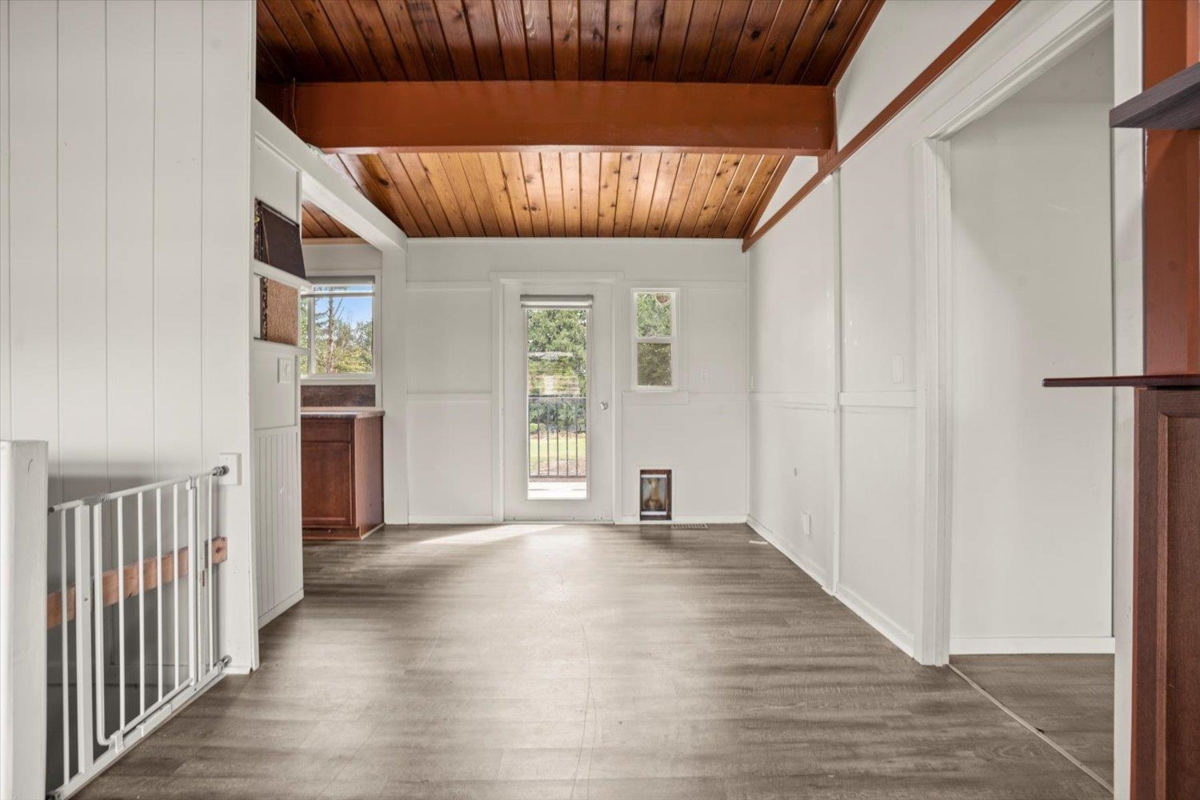 Kitchen Island Photo of 29554 Duncan Avenue, Abbotsford, BC