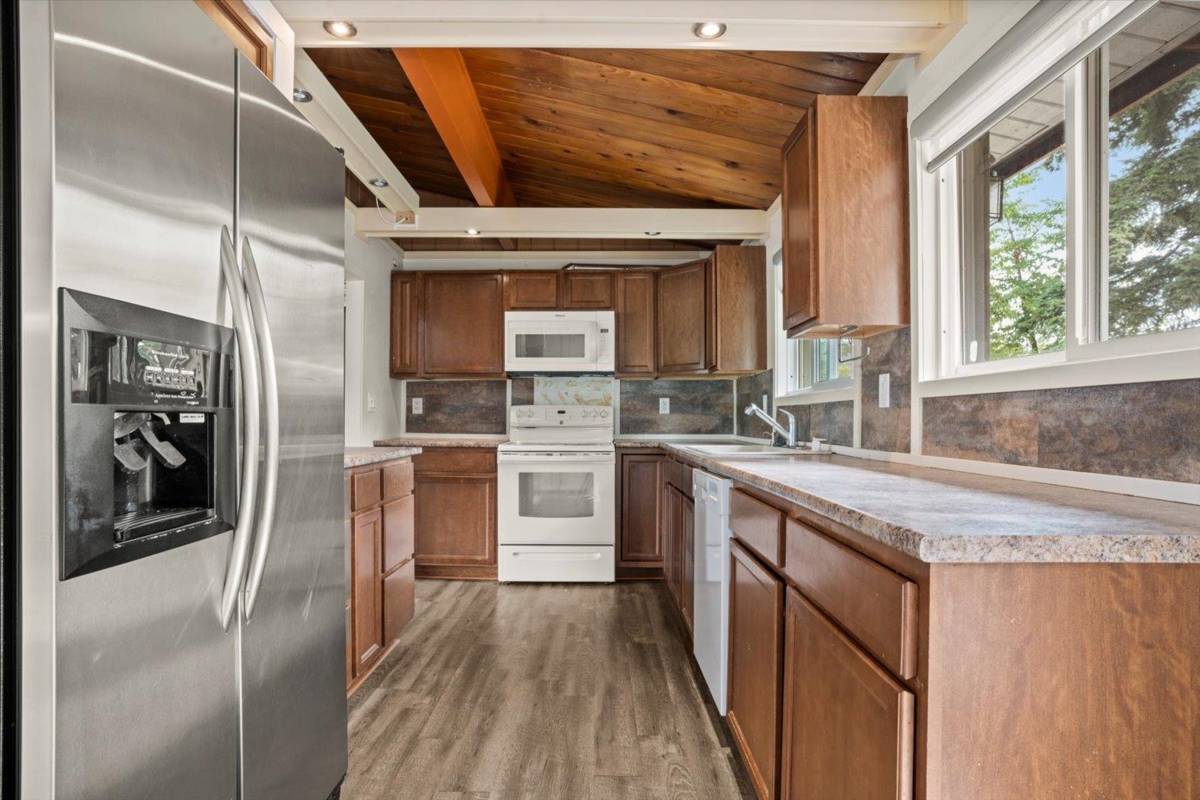 Walk-In Closet Photo of 29554 Duncan Avenue, Abbotsford, BC