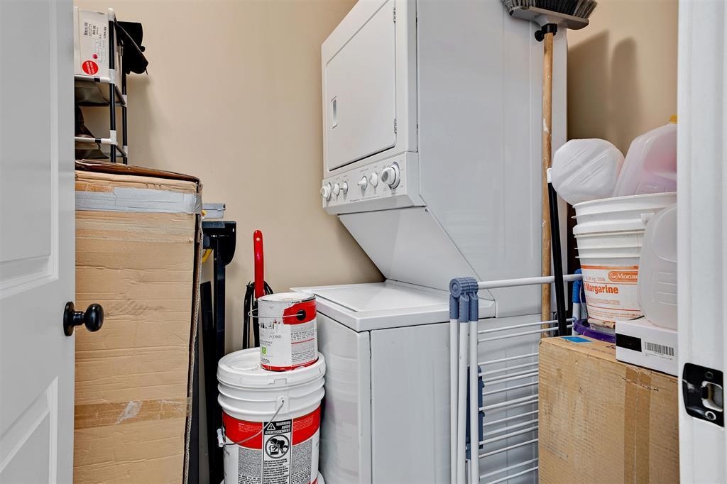 Entry Foyer Photo of 408 46021 Second Avenue, Chilliwack, BC