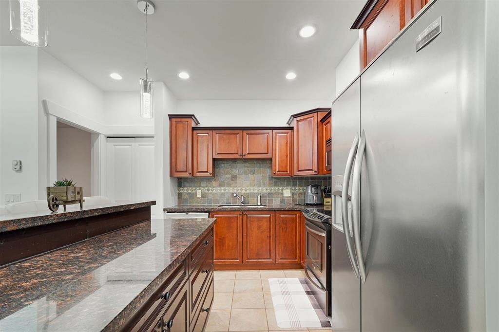 Kitchen Island Photo of 408 46021 Second Avenue, Chilliwack, BC