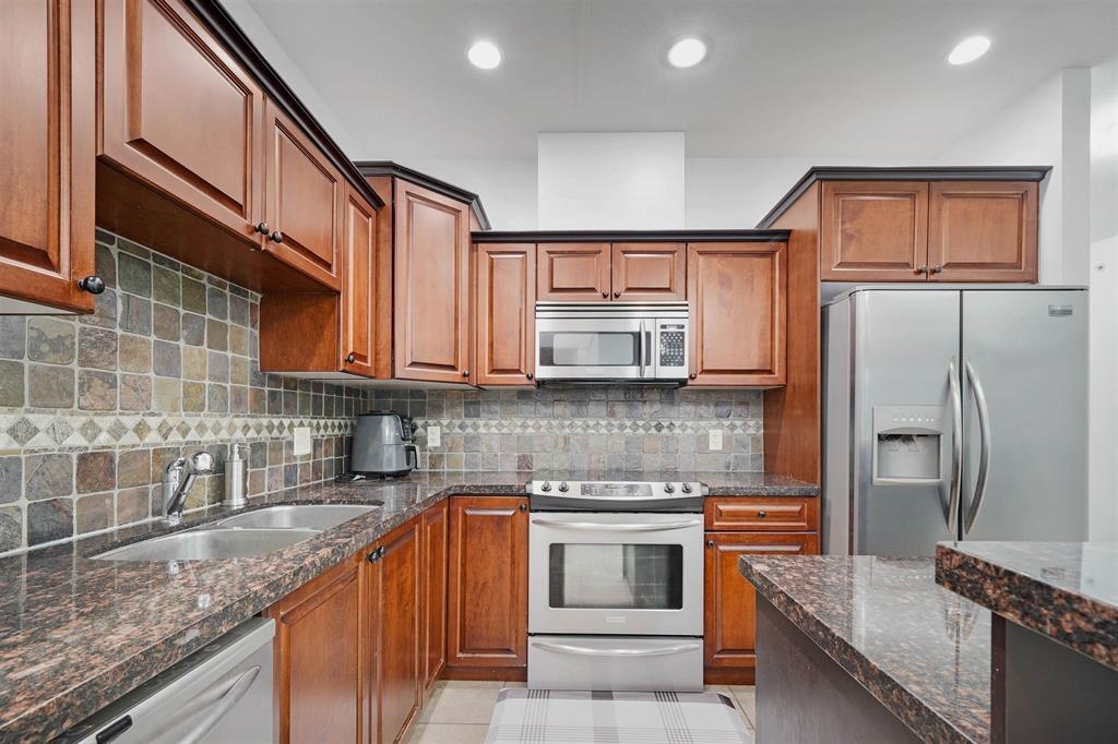 Kitchen Photo of 408 46021 Second Avenue, Chilliwack, BC