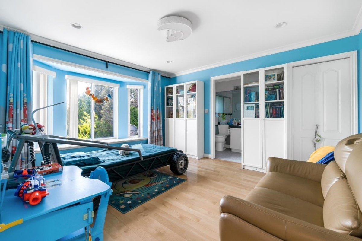 Walk-In Closet Photo of 6030 Elgin Avenue, Burnaby, BC