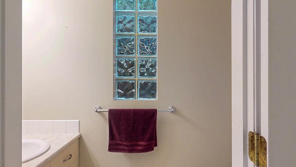 Primary Bathroom Photo of 125 5711 Ebbtide Street, Sechelt, BC