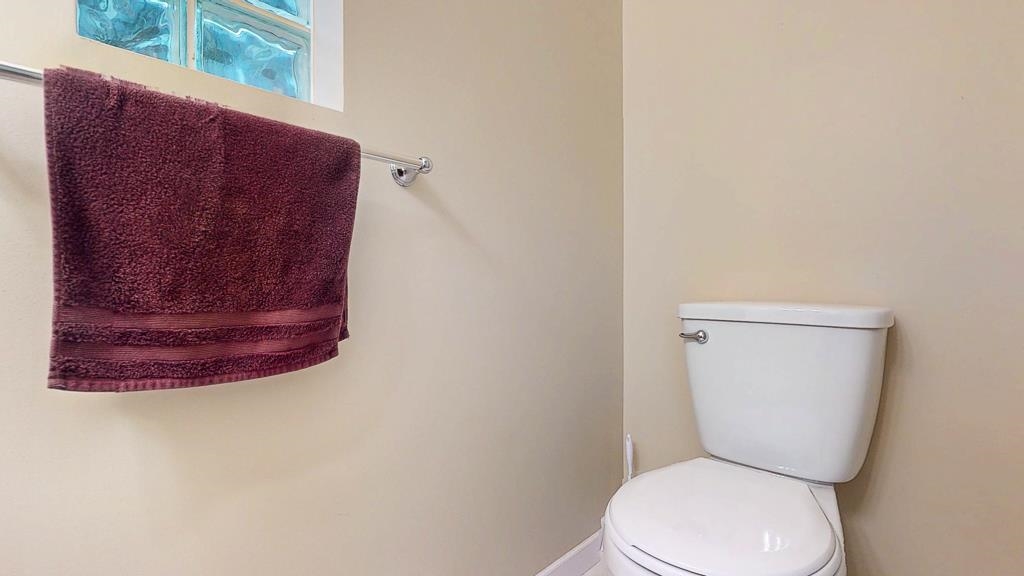 Walk-In Closet Photo of 125 5711 Ebbtide Street, Sechelt, BC