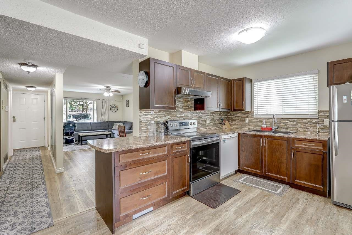 Breakfast Nook Photo of 6928 134 Street, Surrey, BC
