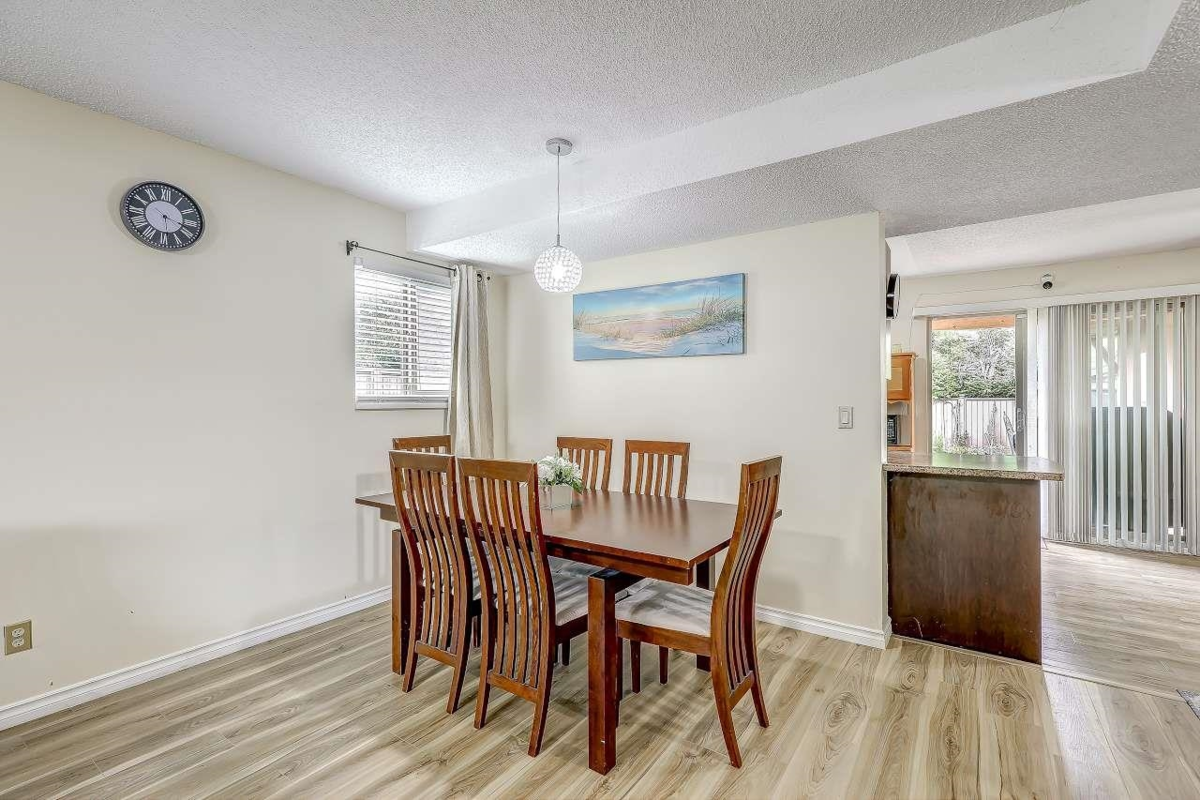Kitchen Photo of 6928 134 Street, Surrey, BC