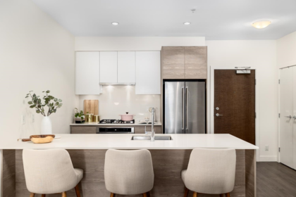 212 4468 Dawson Street, Burnaby, BC, Burnaby — Apartment/Condo for sale