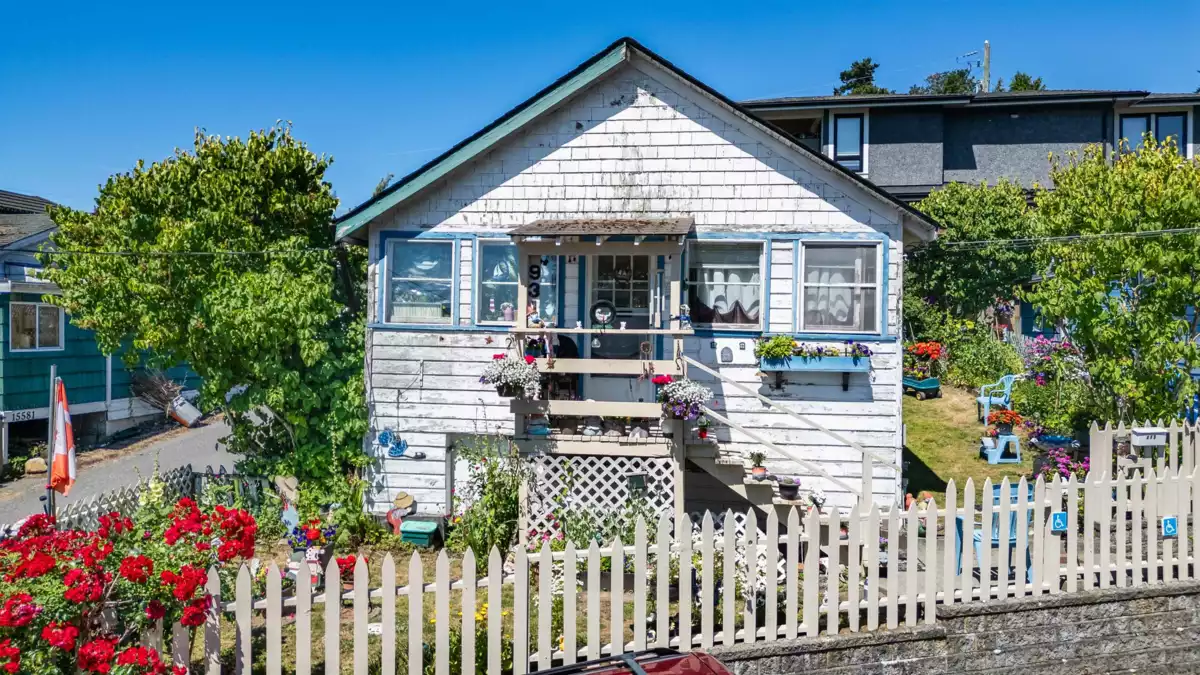 Bedroom 4 Photo of 931 Finlay Street, White Rock, BC