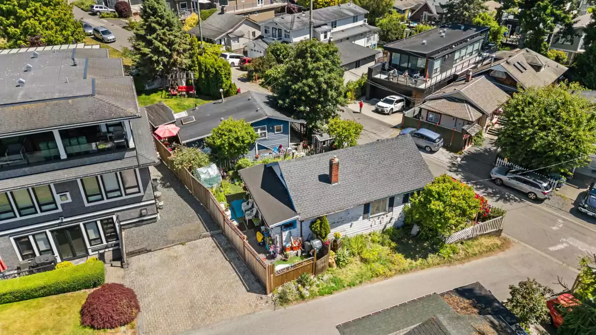 Kitchen Photo of 931 Finlay Street, White Rock, BC