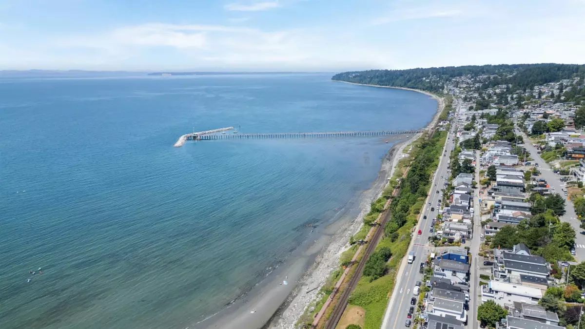 Loft / Bonus Room Photo of 931 Finlay Street, White Rock, BC