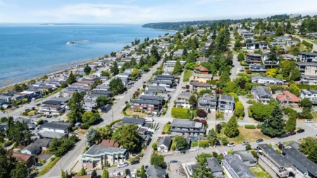 Primary Bedroom Photo of 931 Finlay Street, White Rock, BC